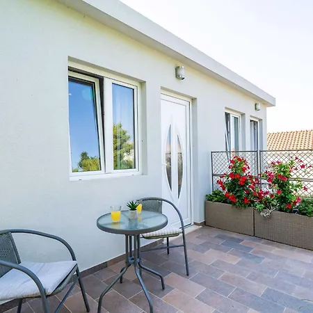 Green Garden - Studio With Terrace 2 * Ντουμπρόβνικ