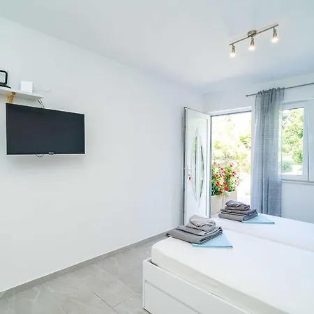 Green Garden - Studio With Terrace 2 Ντουμπρόβνικ