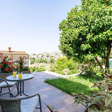 Green Garden - Studio With Terrace 2